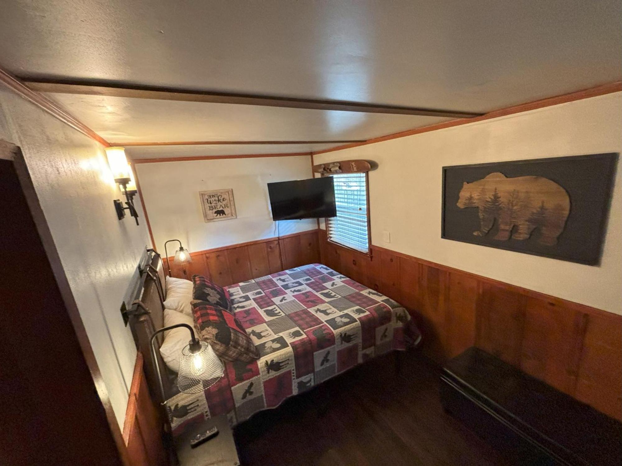Snow Bunny Lodge - Perfect Big Bear Getaway! Deck With A New Hot Tub And Charcoal Barbecue! Big Bear Lake Dış mekan fotoğraf