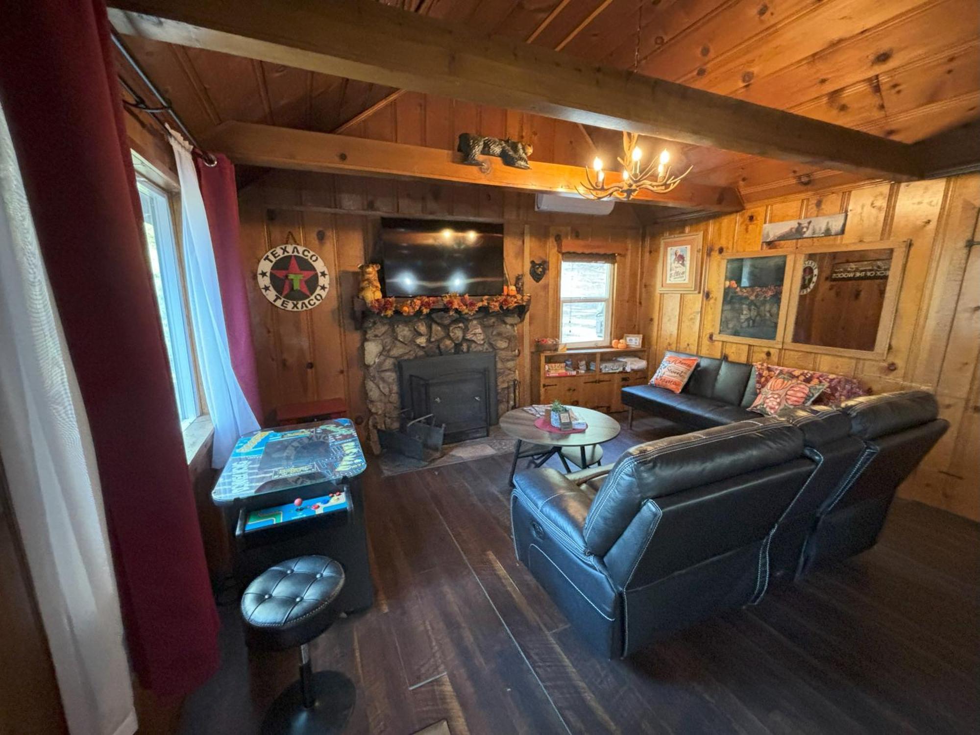 Snow Bunny Lodge - Perfect Big Bear Getaway! Deck With A New Hot Tub And Charcoal Barbecue! Big Bear Lake Dış mekan fotoğraf