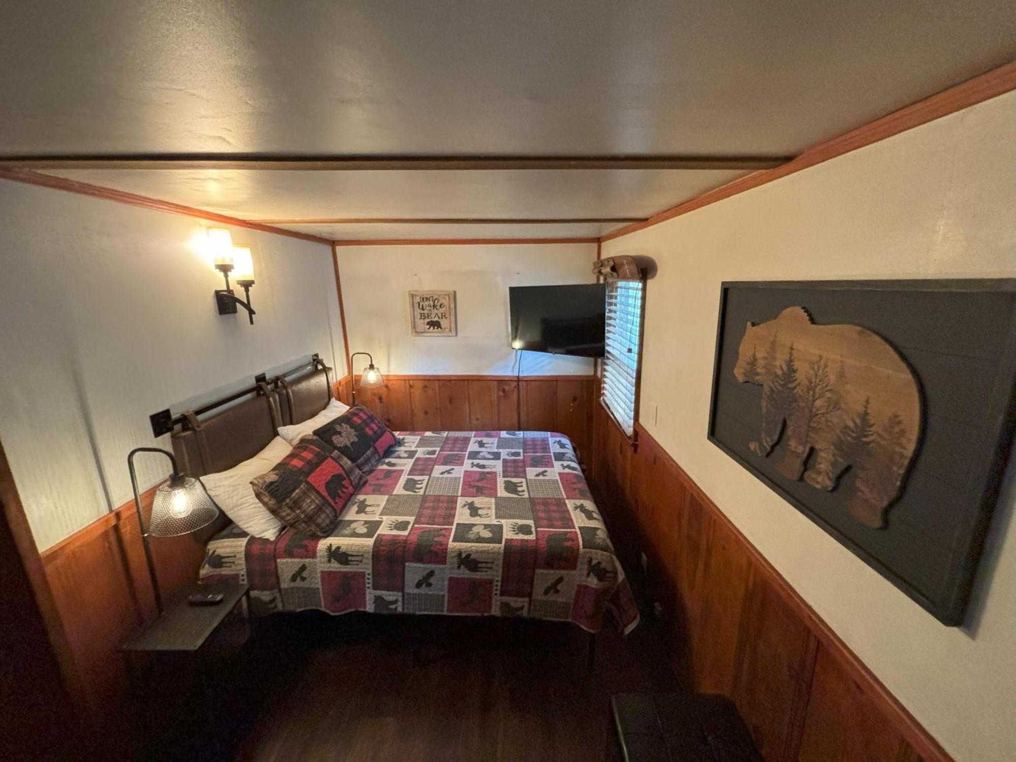 Snow Bunny Lodge - Perfect Big Bear Getaway! Deck With A New Hot Tub And Charcoal Barbecue! Big Bear Lake Dış mekan fotoğraf