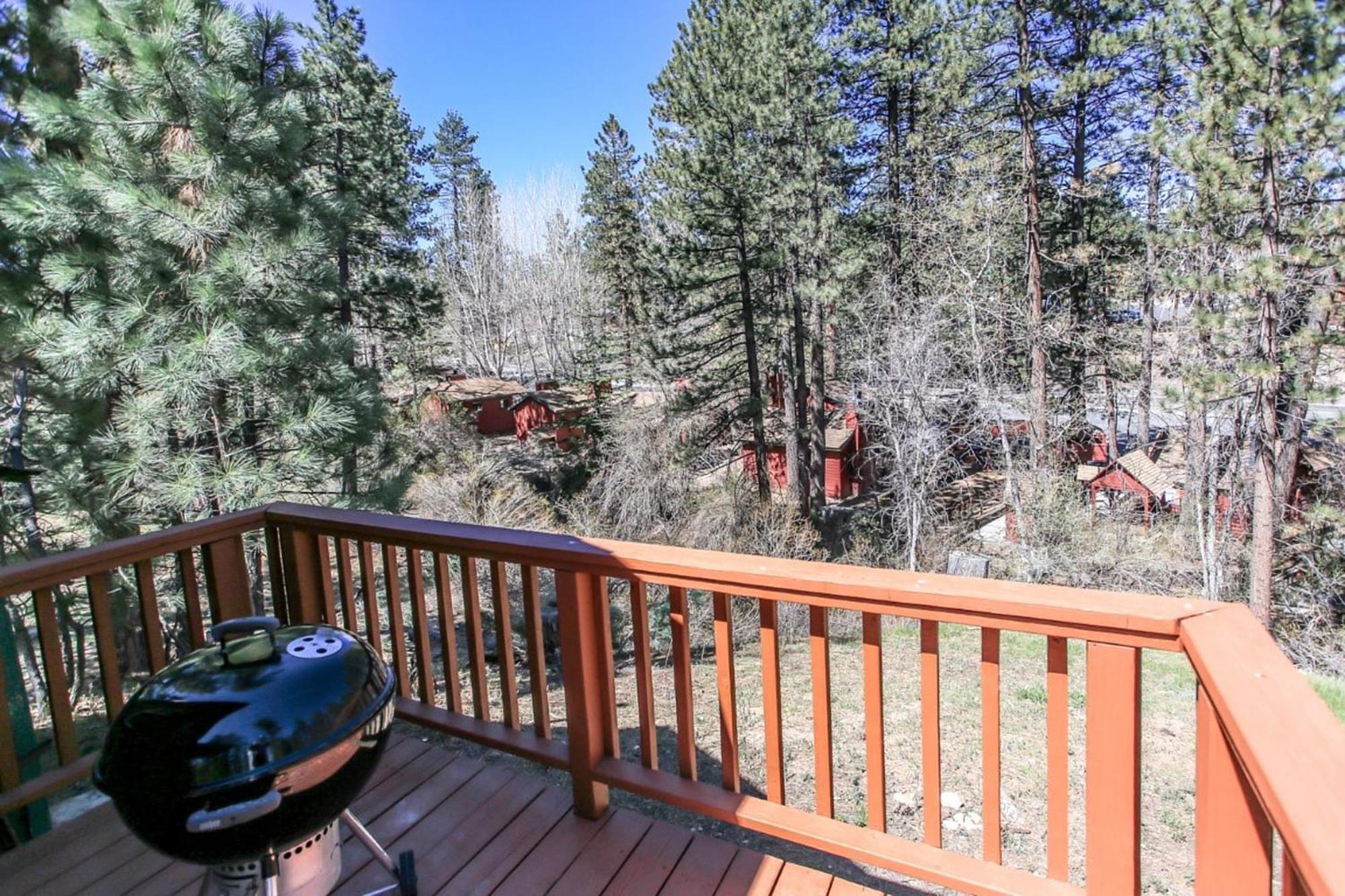 Snow Bunny Lodge - Perfect Big Bear Getaway! Deck With A New Hot Tub And Charcoal Barbecue! Big Bear Lake Dış mekan fotoğraf